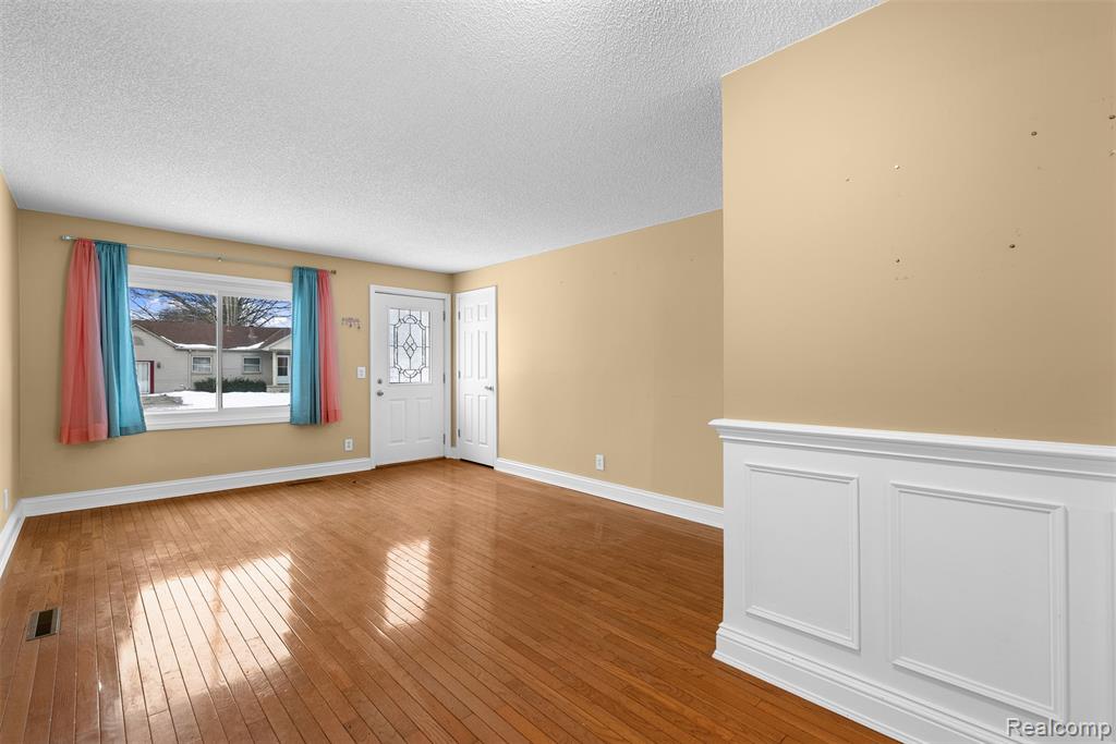 4205 Harding Street, Dearborn Heights, MI 48125 — Photo 6