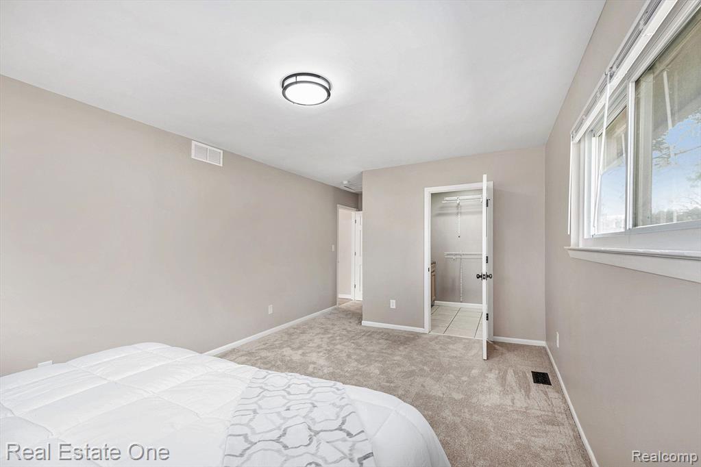 851 MARENGO Drive, Troy, MI 48085 — Photo 18
