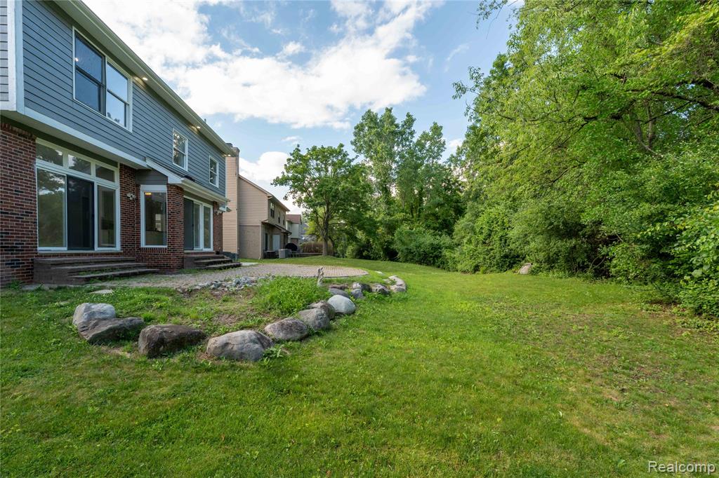 7386 Woodlore Drive, West Bloomfield, MI 48323 — Photo 41