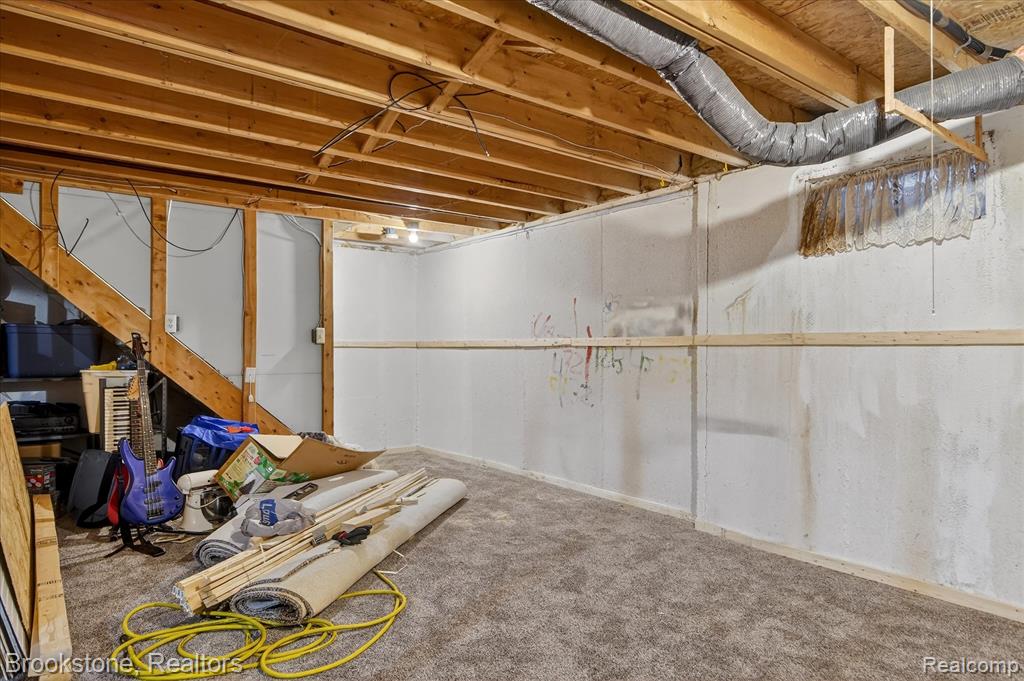 30 Pine Tree Ridge Drive, Waterford, MI, 48327