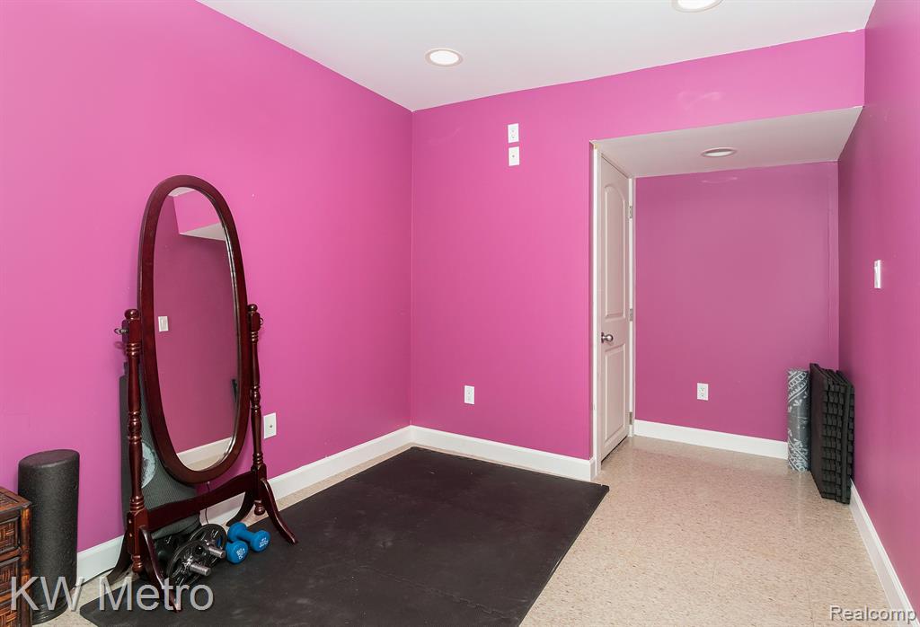 55 BOYKEN Road, Rochester Hills, MI 48307 — Photo 34