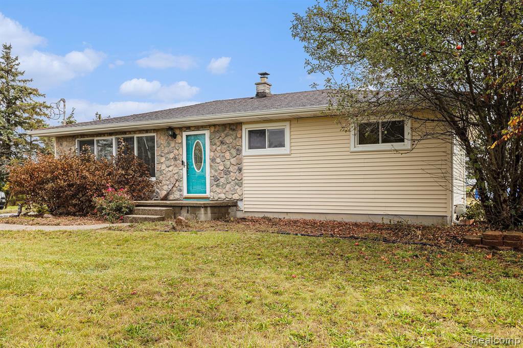 3735 S PORTSMOUTH Road, Bridgeport, MI 48722 — Photo 4