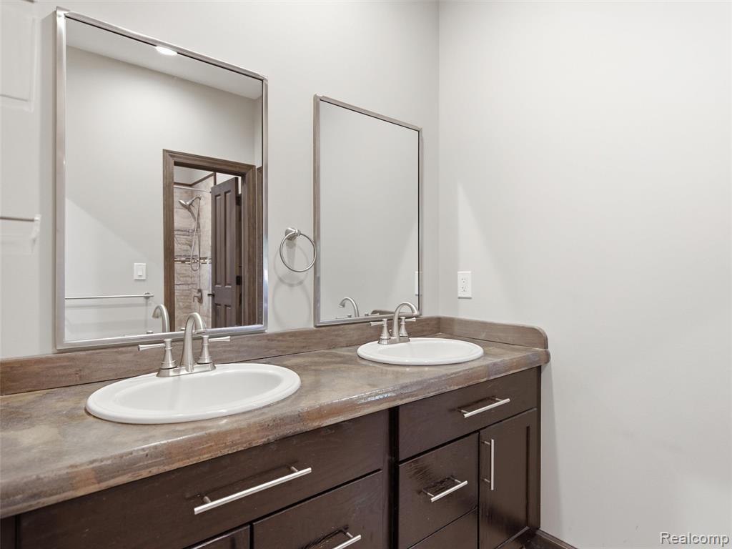 7055 Randall Drive, Fenton, MI 48430 — Photo 18