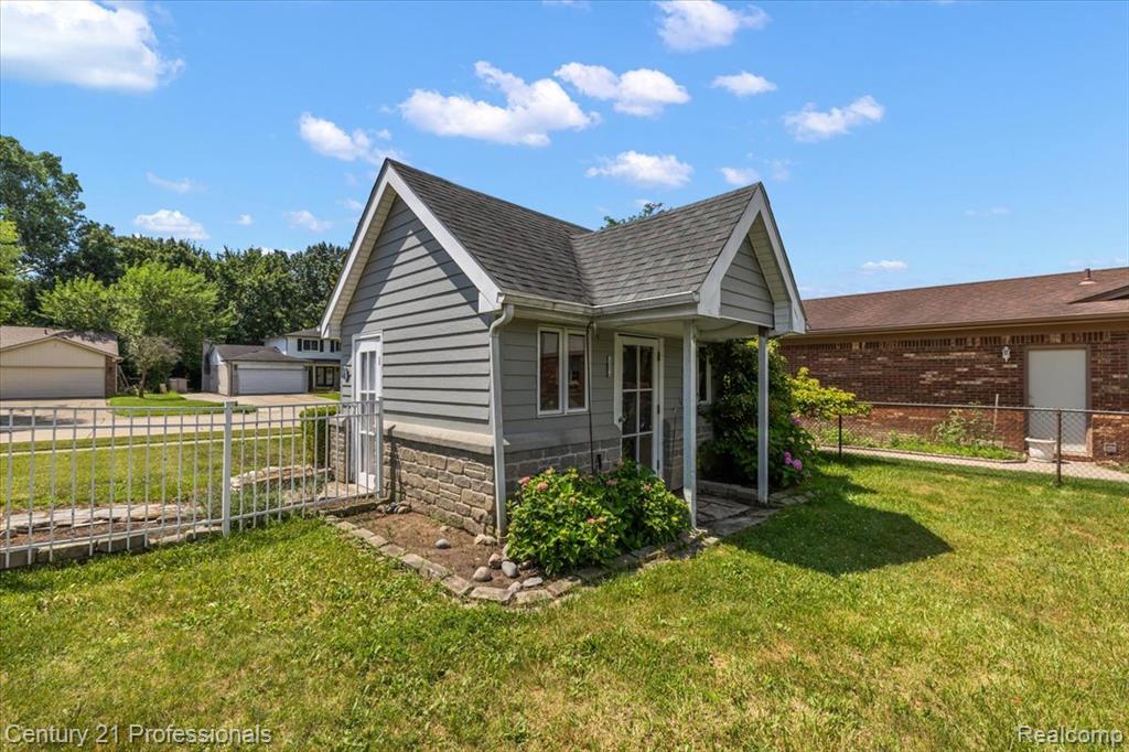 40205 Ashland Drive, Sterling Heights, MI 48313 — Photo 9