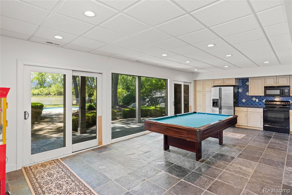 4700 S Valleyview Road, West Bloomfield, MI 48323 — Photo 31