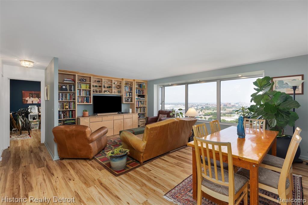 1300 E LAFAYETTE Street, 2408, Detroit, MI 48207 — Photo 2