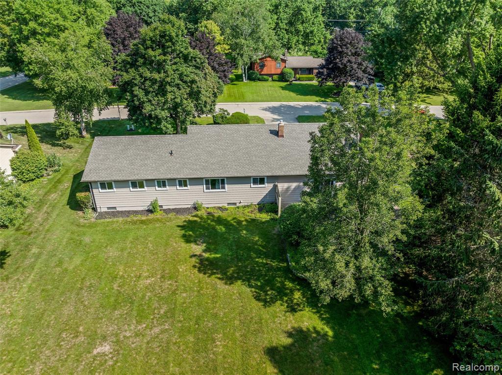 9844 Klais Court, Clarkston, MI 48348 — Photo 36