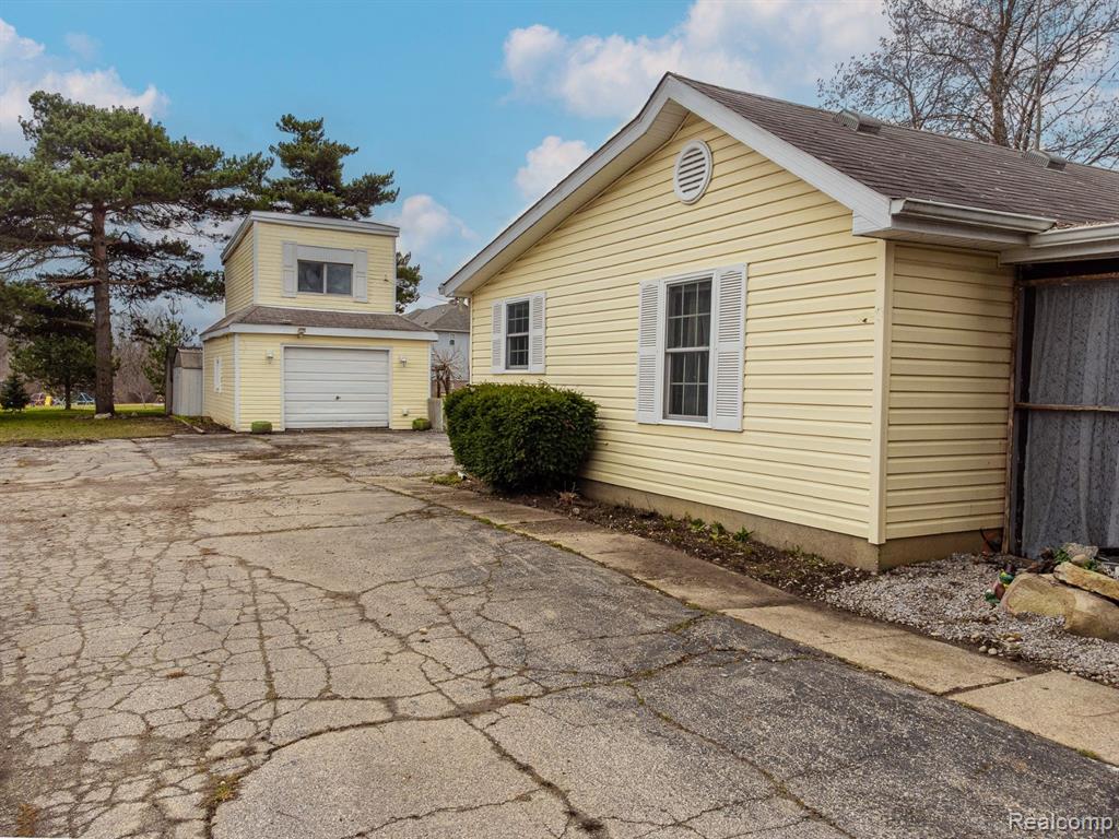 6194 E HILL Road, Grand Blanc, MI 48439 — Photo 34
