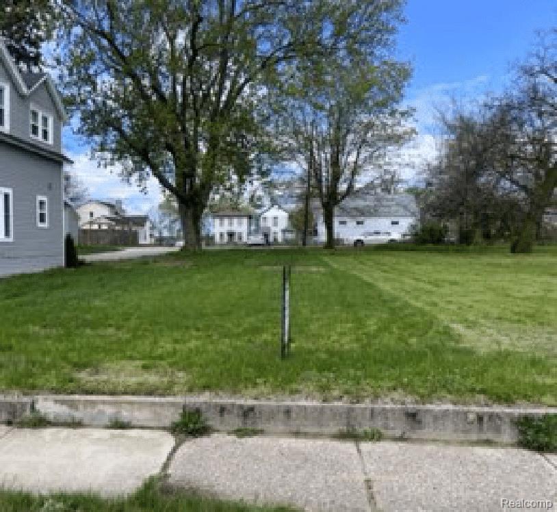 530 W MUSKEGON Avenue, Muskegon, MI 49440 — front exterior