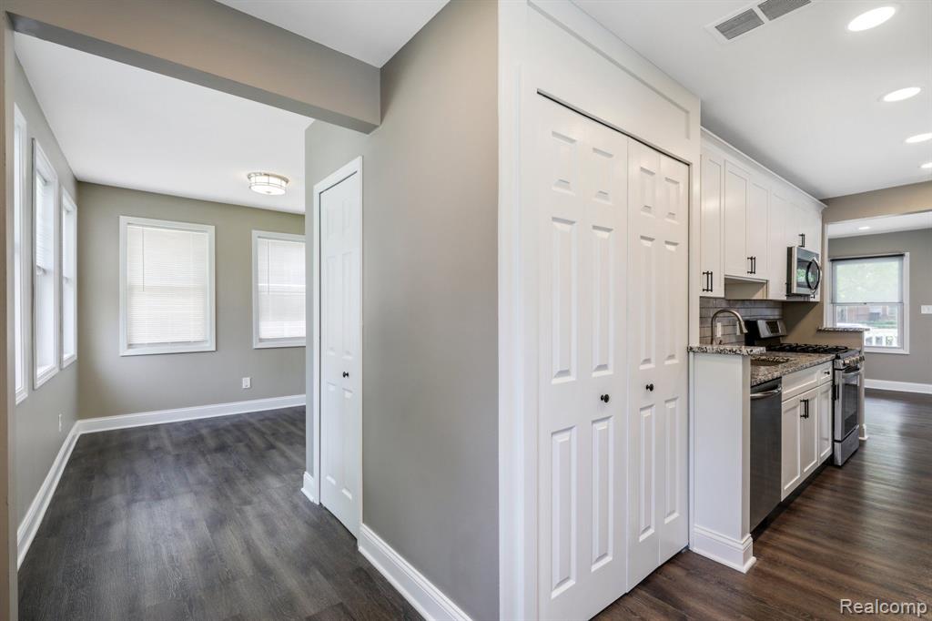811 HUMPHREY Avenue, Birmingham, MI 48009 — Photo 8