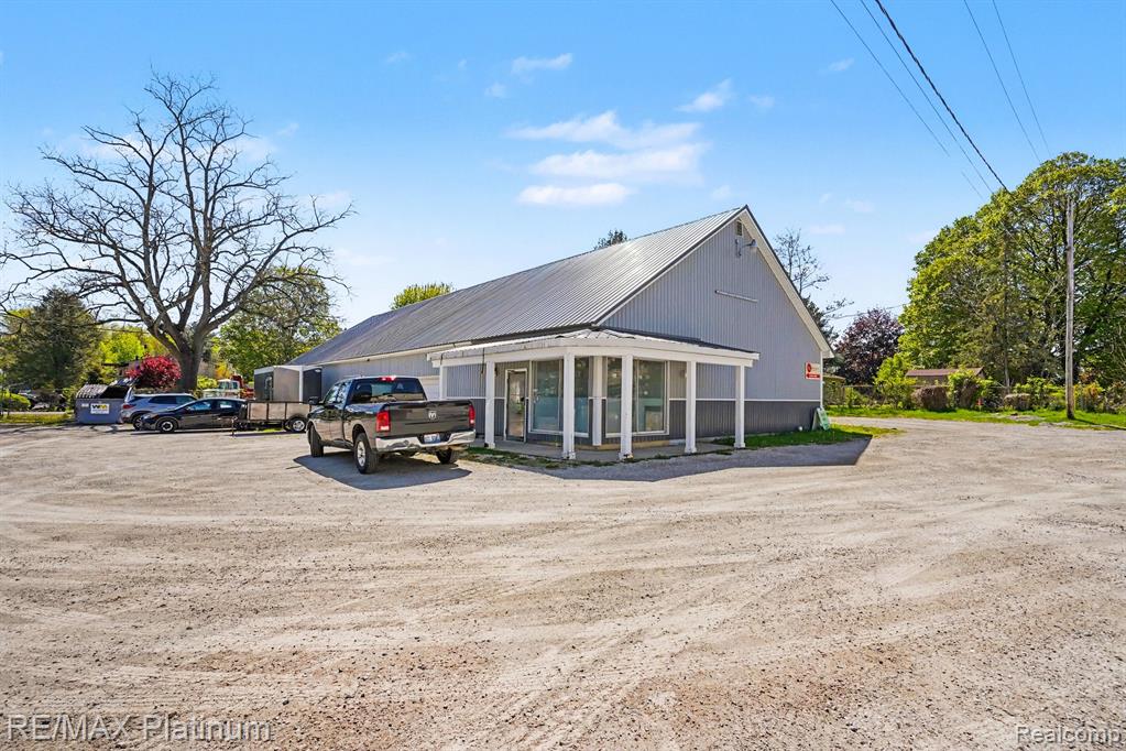 3552 Avon Street, Hartland, MI 48353 — Photo 34