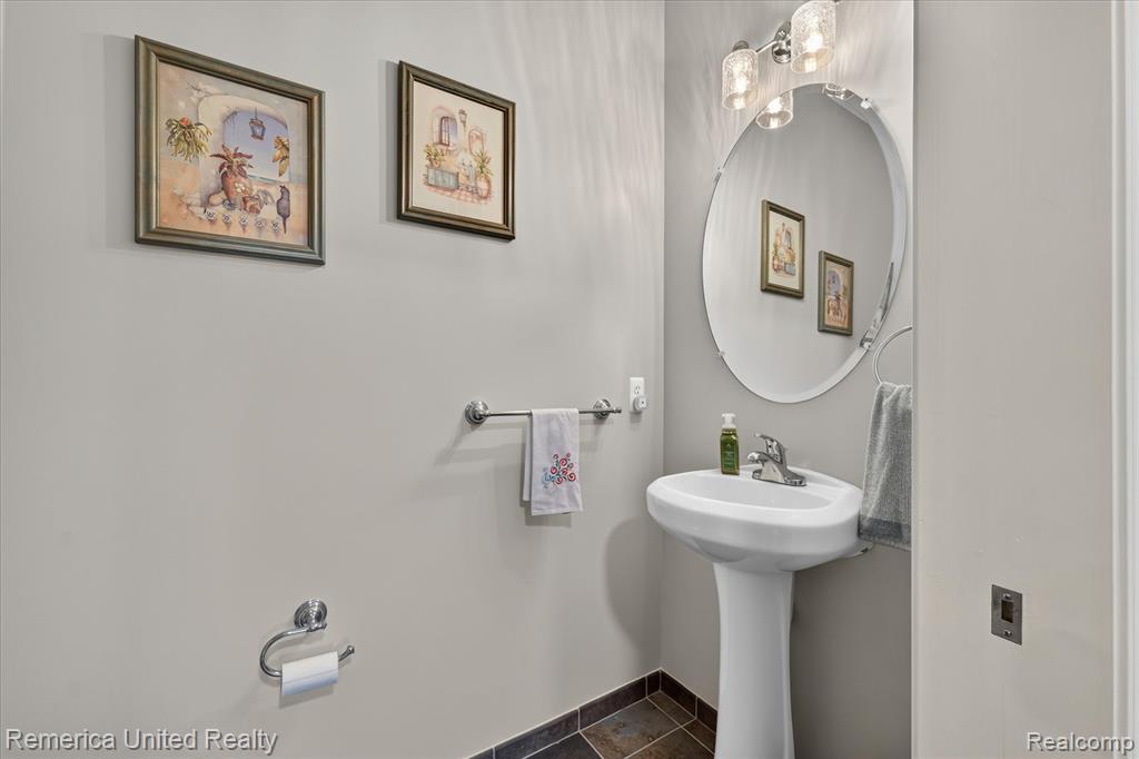 6169 Bay Court, Waterford, MI 48327 — Photo 20