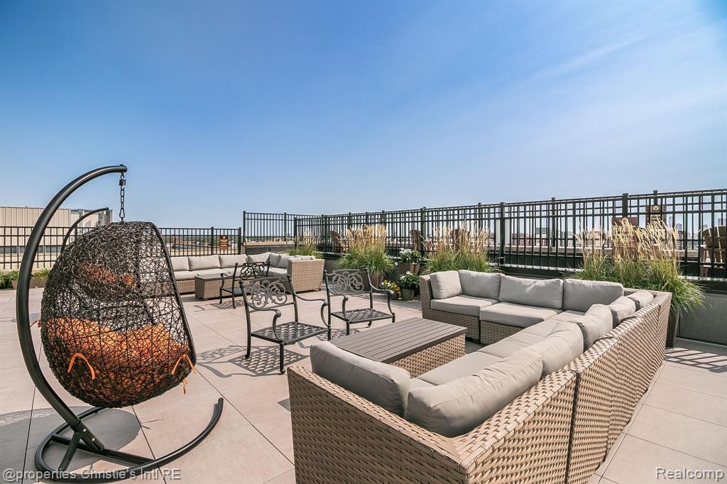 15 E KIRBY Street, 404, Detroit, MI 48202 — Photo 41