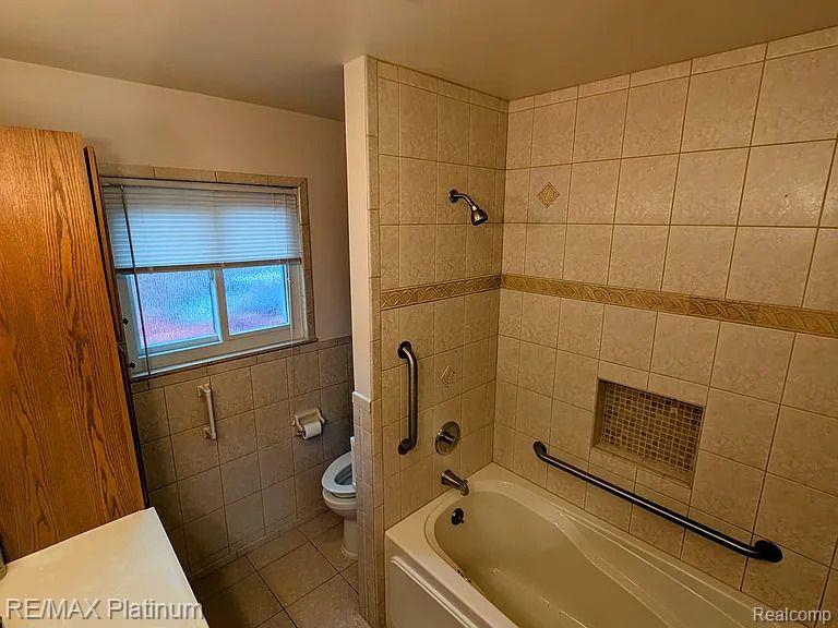 7725 Berwick Drive, Westland, MI — Photo 16