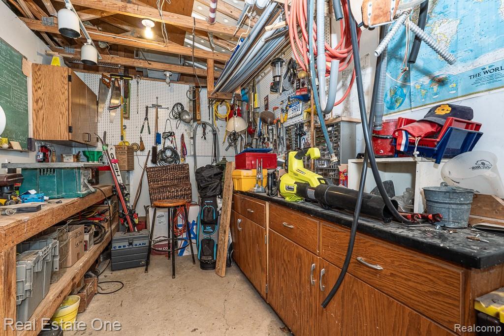 4644 Charest Avenue, Waterford, MI 48327 — Photo 39
