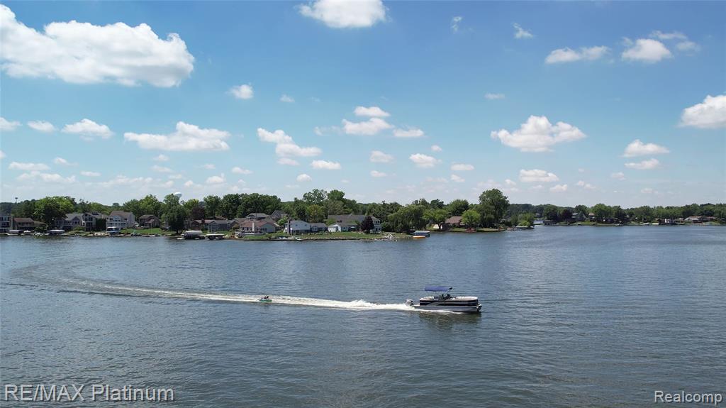8342 ISLANDVIEW Court, Brighton, MI 48114 — Photo 11