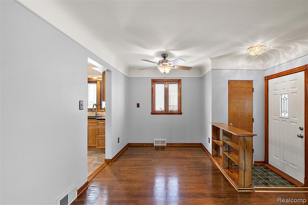 637 S Edgeworth Avenue, Royal Oak, MI 48067 — Photo 14