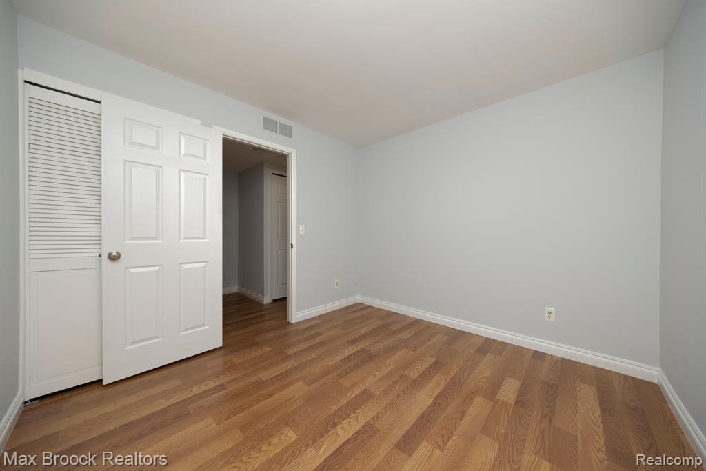 1556 MARINER Drive, Walled Lake, MI 48390 — Photo 28