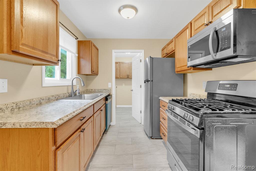 744 Hartner Drive, Holly, MI 48442 — Photo 9