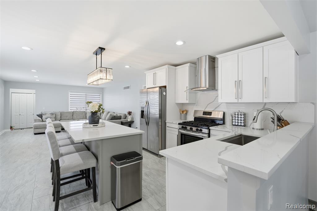 25961 Warrington Street, Dearborn Heights, MI 48127 — Photo 14