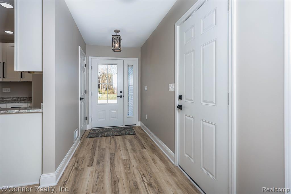 2047 Edward Lane East, MI — Photo 3