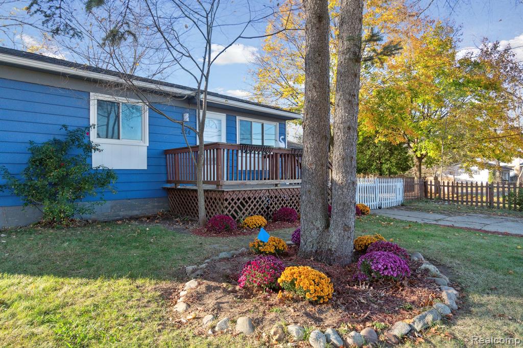 324 EAST Street, Holly, MI 48442 — Photo 3