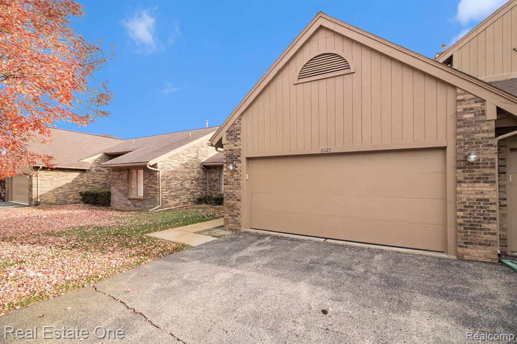 6121 Westbrooke Drive, 7, West Bloomfield, MI — Photo 4