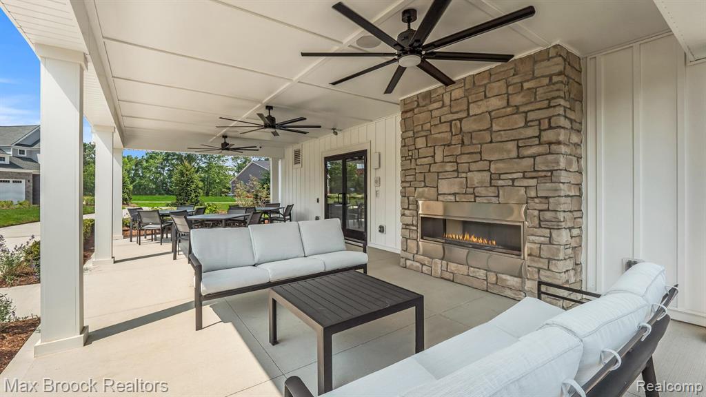 5526 Helmsdale Boulevard, West Bloomfield, MI — Photo 50