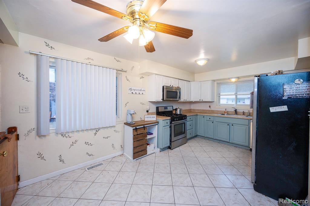 3979 ACADEMY Street, Dearborn Heights, MI 48125 — Photo 9
