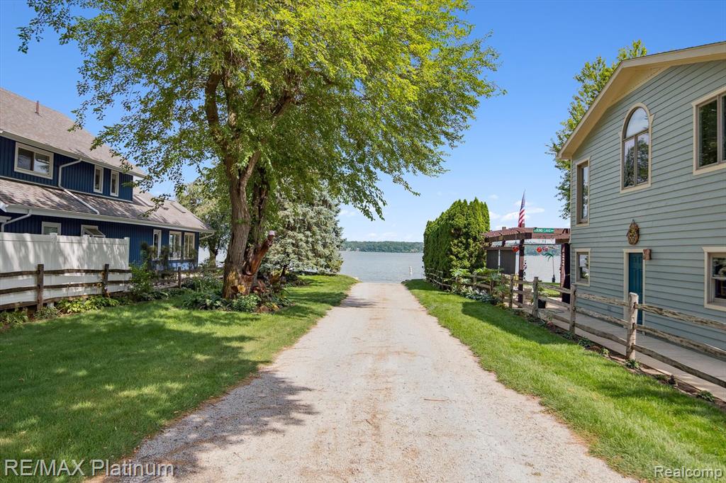 11181 W FERNDALE Drive, Manitou Beach, MI 49253 — Photo 16