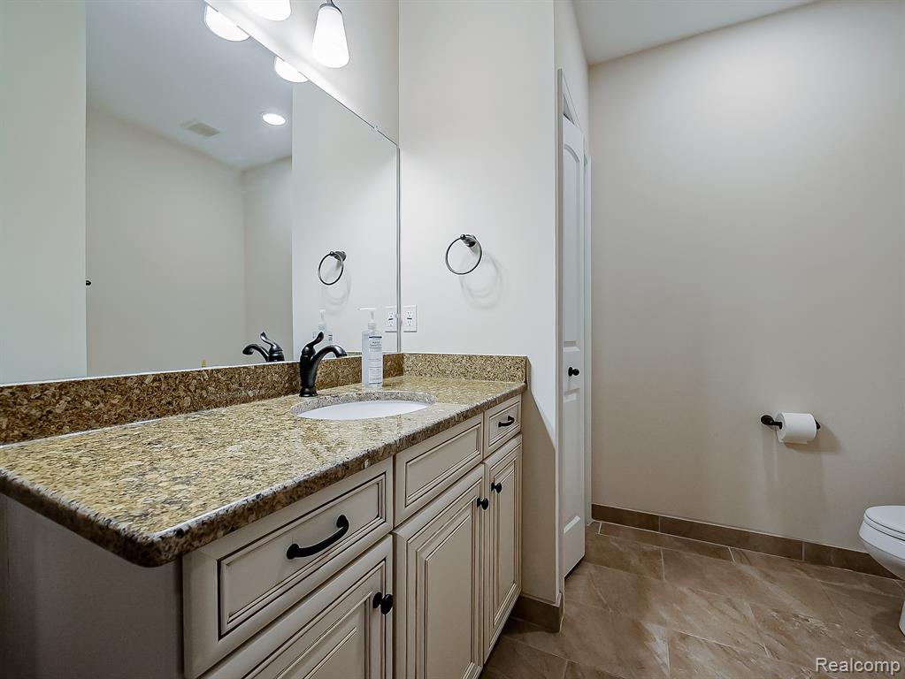 7212 Berry, West Bloomfield, MI — Photo 46