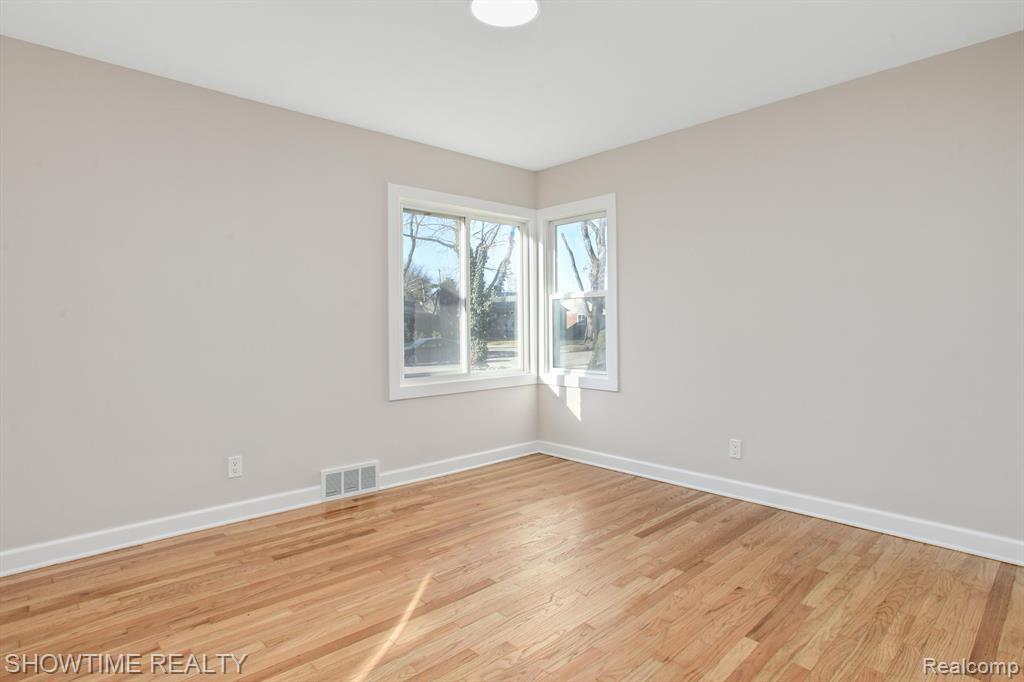 4256 BUCKINGHAM Road, Royal Oak, MI 48073 — Photo 12