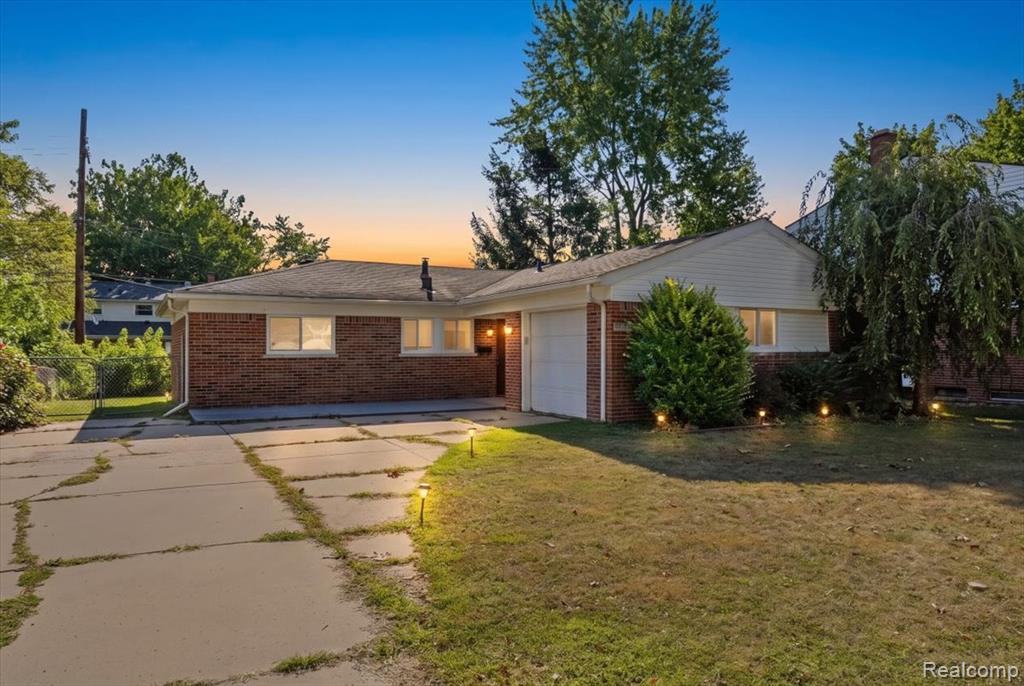 23050 Glenmoor Heights, Farmington Hills, MI 48336