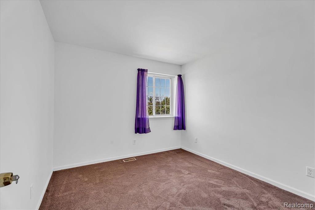 4525 STREAMSIDE Trail, Waterford, MI 48329 — Photo 17