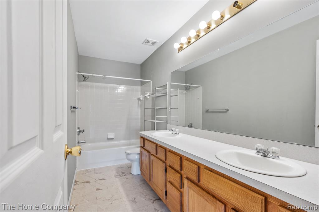 6868 Essex Court, Waterford, MI 48327 — Photo 16