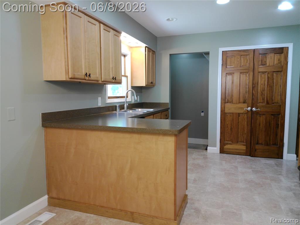 619 S Gainsborough Avenue, Royal Oak, MI 48067 — Photo 11