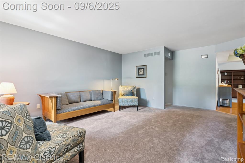 806 Abbey Lane, Milford, MI 48381 — Photo 4