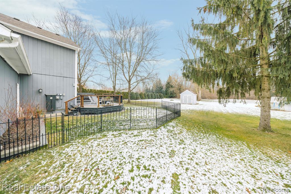 4083 W MAPLE Road, Wixom, MI 48393 — Photo 45
