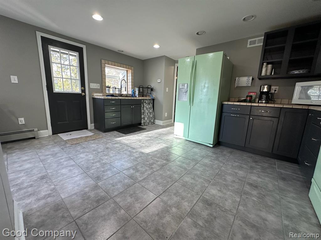 720 W Commerce Road, Commerce Twp, MI 48382 — Photo 2