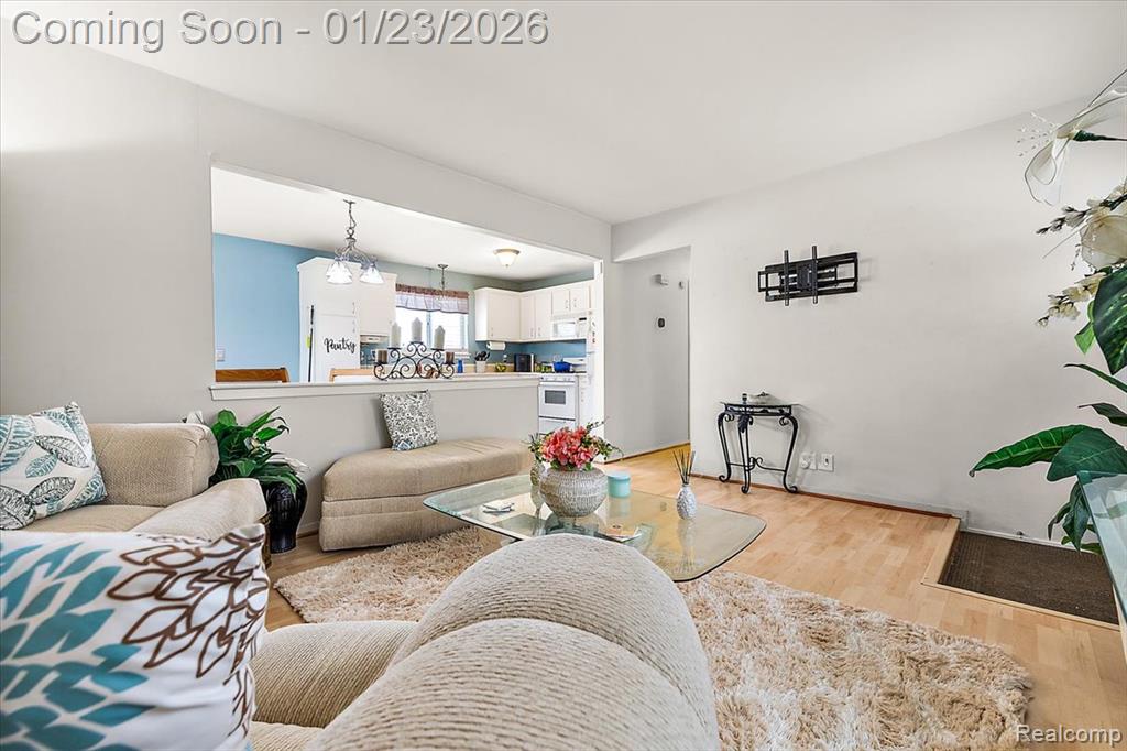 6823 Engleman, Center Line, MI 48015 — Photo 7