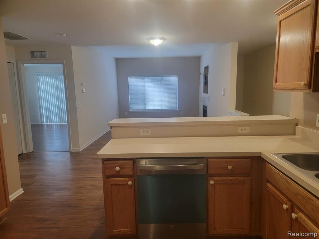 5457 Twin Oaks Drive, Sterling Heights, MI 48314 — Photo 12
