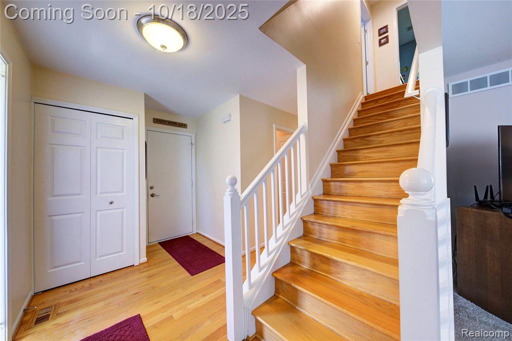 975 S Parkwood Drive, South Lyon, MI 48178 — Photo 18