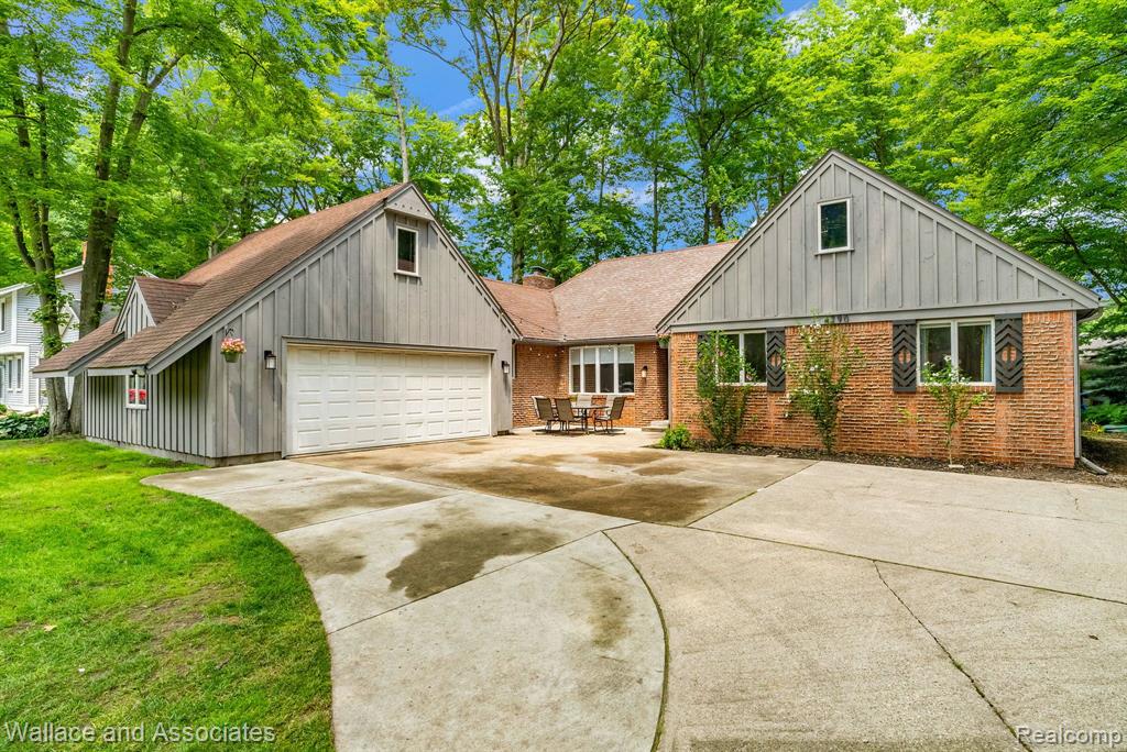 4290 GUILFORD Lane, Fort Gratiot, MI 48059 — Photo 2