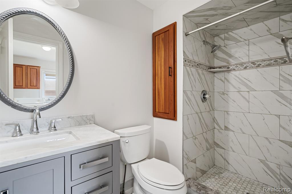 51384 Indian Pointe Drive, Macomb, MI 48042 — Photo 24