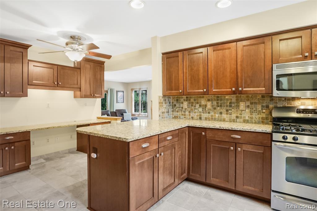 5566 Larkins Drive, Troy, MI 48085 — Photo 16