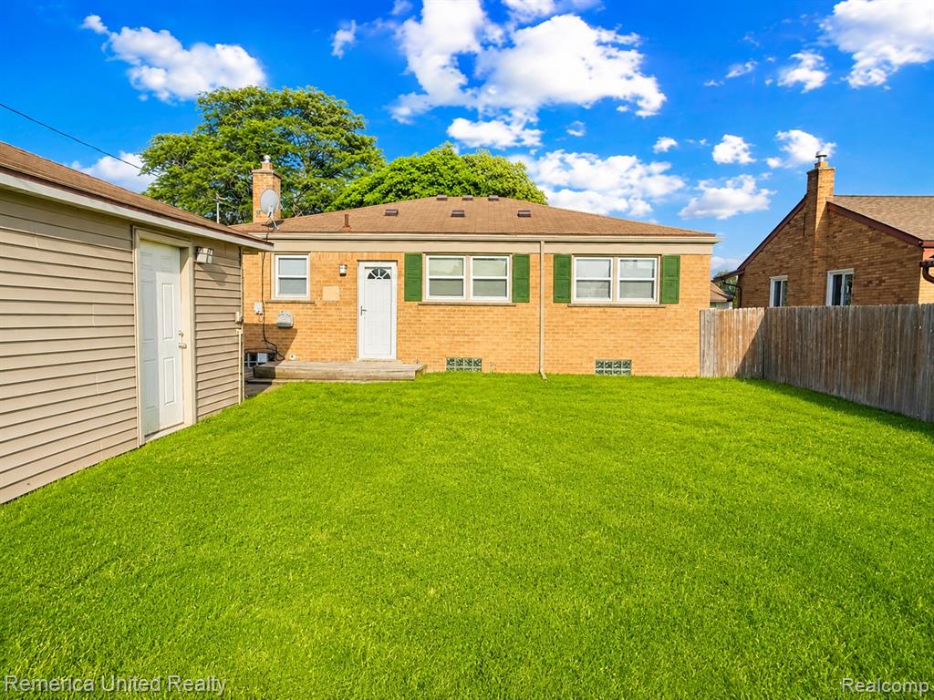 6450 Golfview Street, Garden City, MI — Photo 4