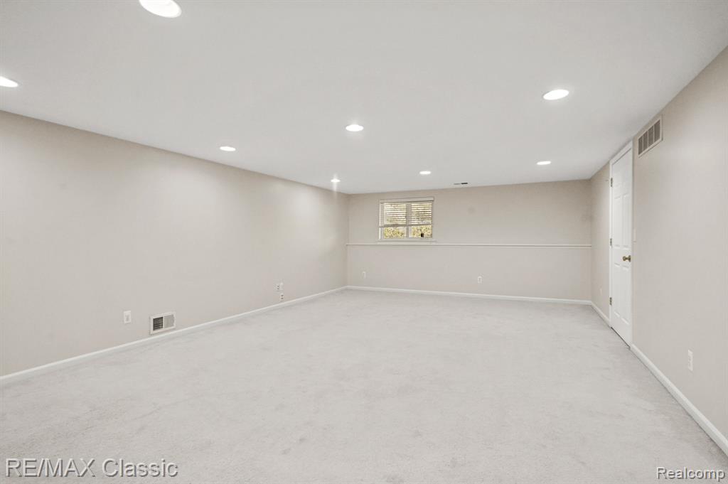 43008 EMERSON Way, Novi, MI — Photo 17
