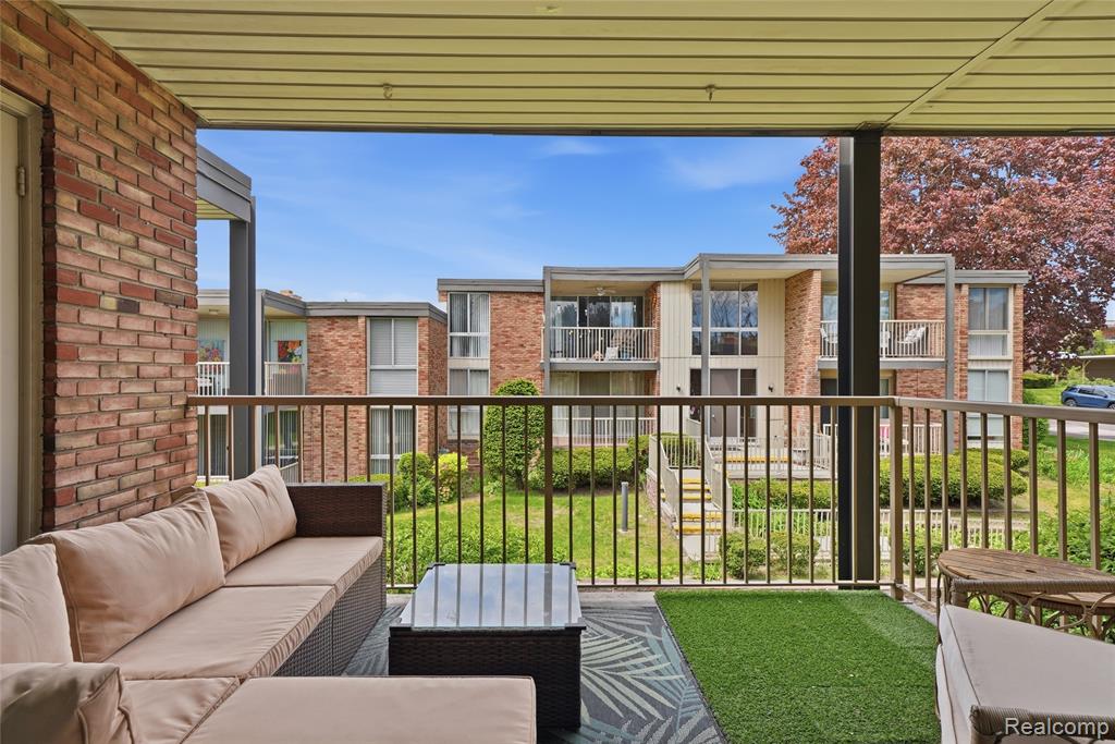 4041 W Maple Road, E203, Bloomfield Hills, MI 48301 — Photo 23
