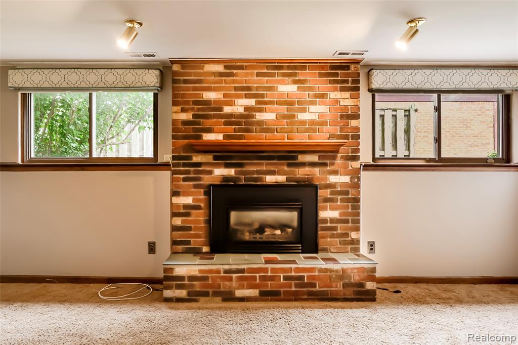 24705 Colonial Drive, Woodhaven, MI 48183 — Photo 33