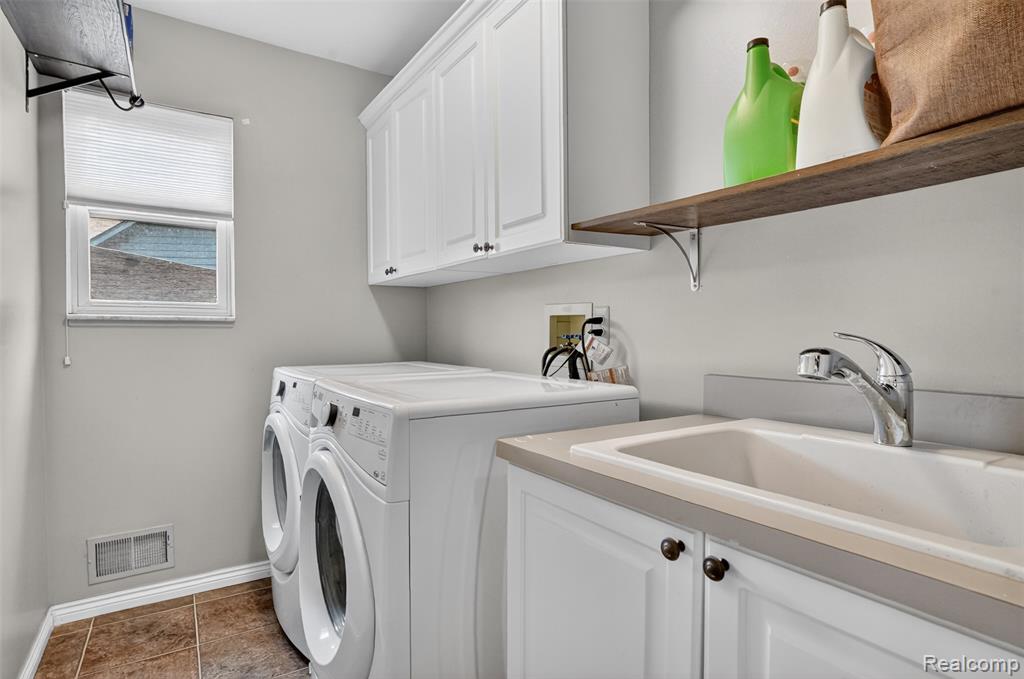 46582 Middle Brook Drive, Macomb, MI 48044 — Photo 14